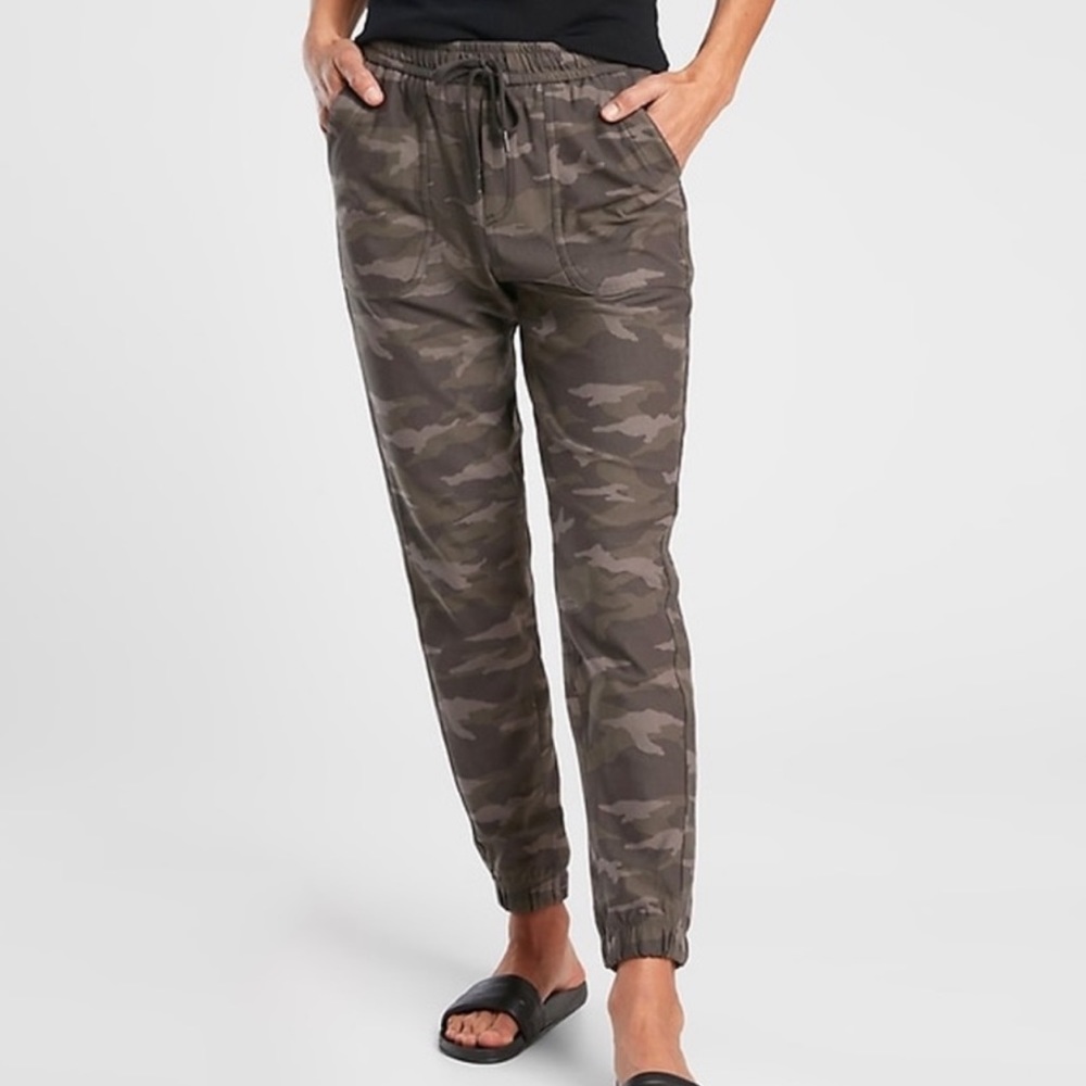 Athleta Farallon Camo Print Joggers Pants Pockets Elastic Waistband Green 2